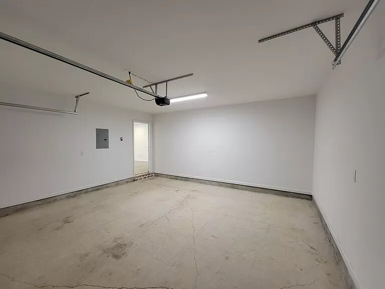 Building Photo - 244 Skylane Dr