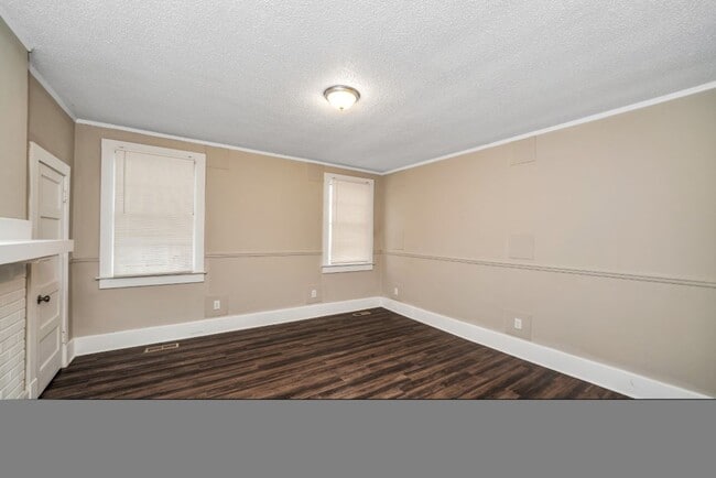 Building Photo - Updated 2-Bedroom Duplex – $800/month | Ta...