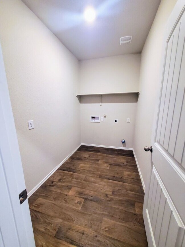 Building Photo - 4 BR / 3 BA - 2175 SF in Seguin - Arroyo Ranch!!!