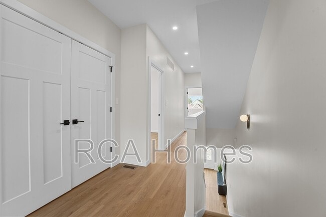 Building Photo - 43 Keystone Ave