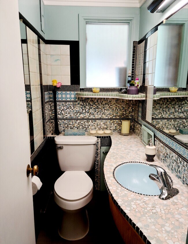 Building Photo - 699 N 600 E