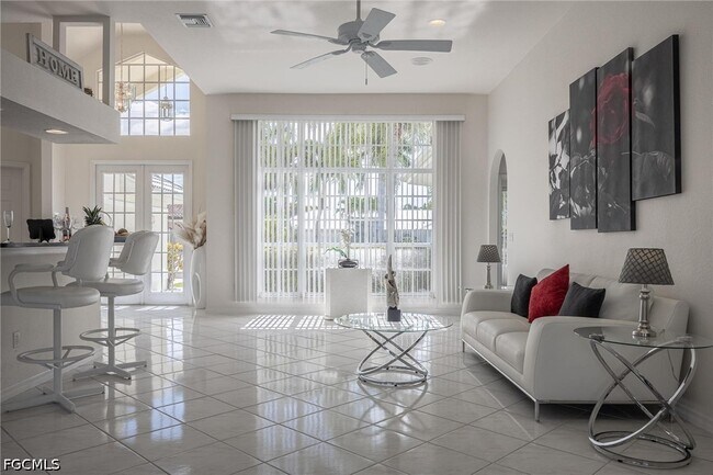 Building Photo - 4412 SW 26th Ave