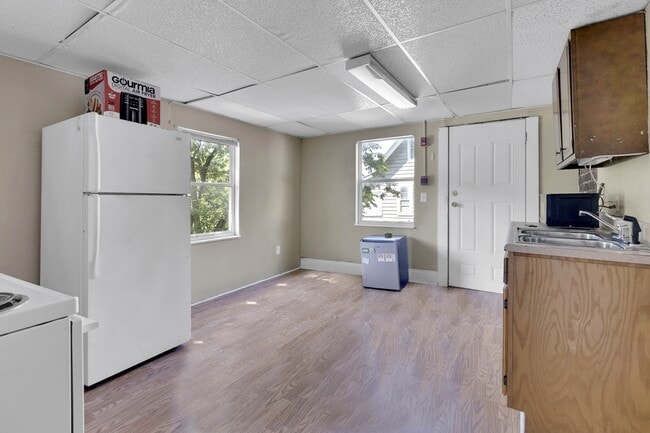 Building Photo - 352 Stewart St