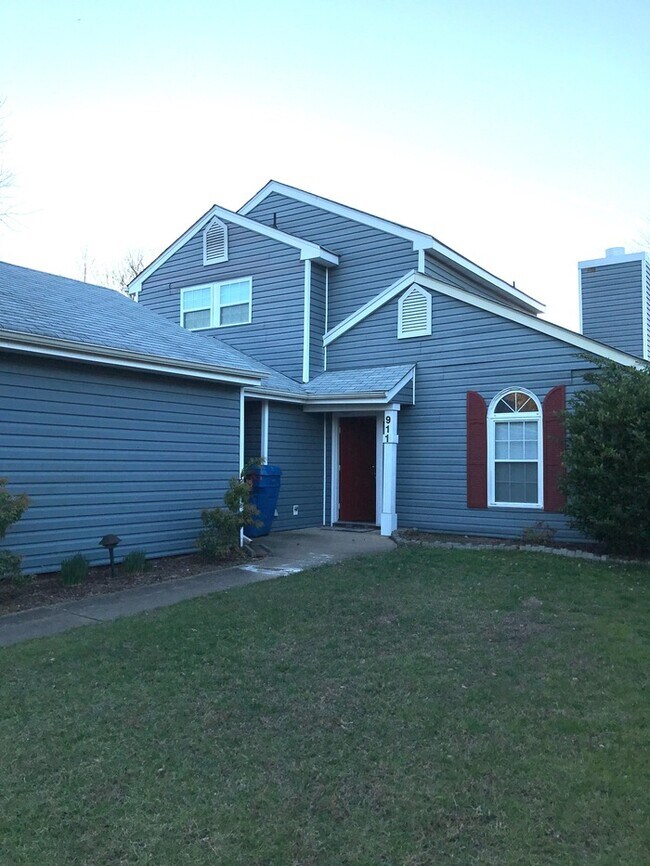 HOME FOR RENT IN CHIMNEY HILL!!! 911 Chimney Hill Pkwy