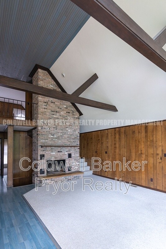 Building Photo - 165 Lakeshore Ct
