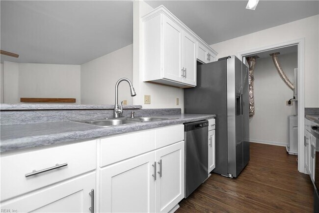 Building Photo - 414 Delaware Ave