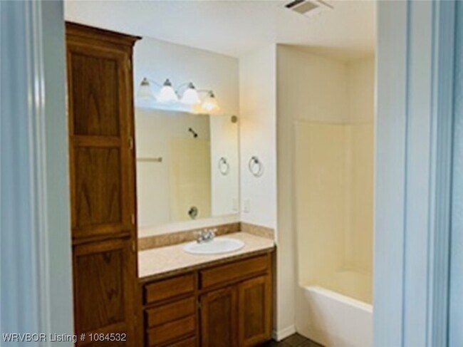 Building Photo - 1813 Green Meadow Dr
