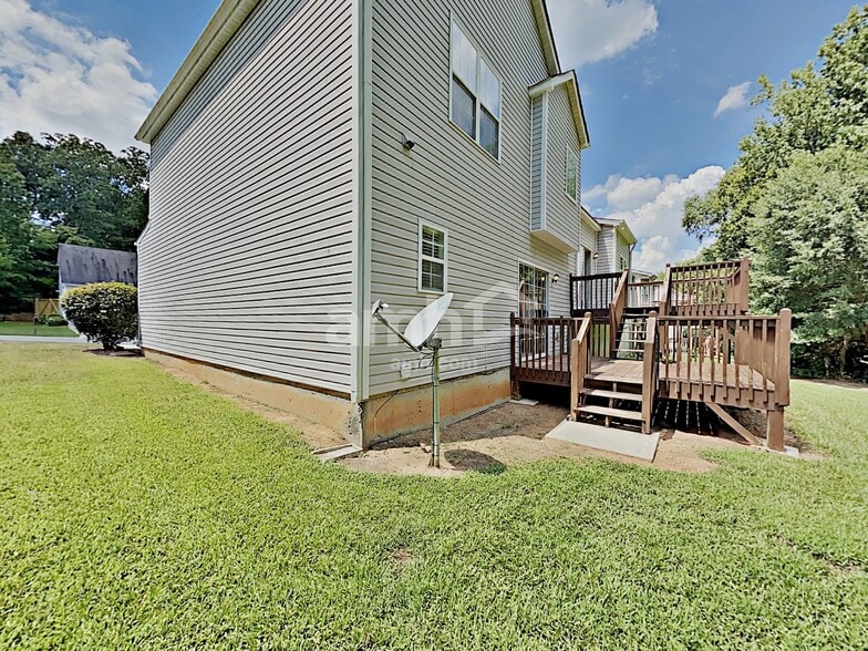 Building Photo - 5759 Newnan Cir