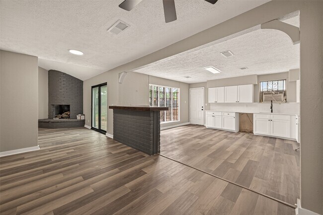 Building Photo - 3703 Tiffany Dr