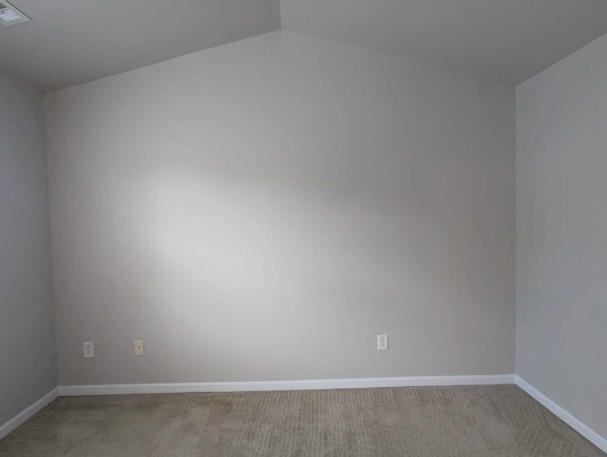 Building Photo - Room in Townhome on Derryrush Ave