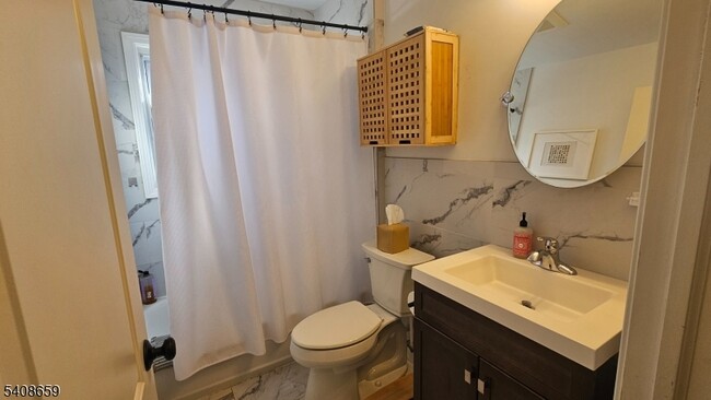 Building Photo - 201 Vail St