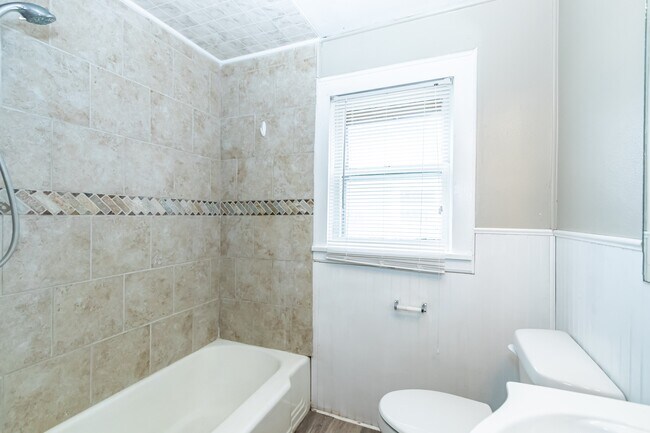 Building Photo - 2310 15th St