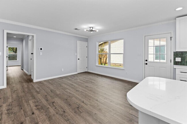 Building Photo - 1307 Yorkshire Dr