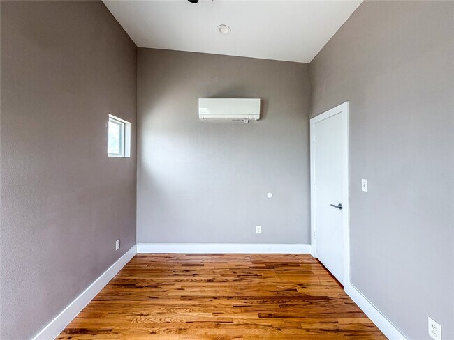 Building Photo - 1416 Dumble St