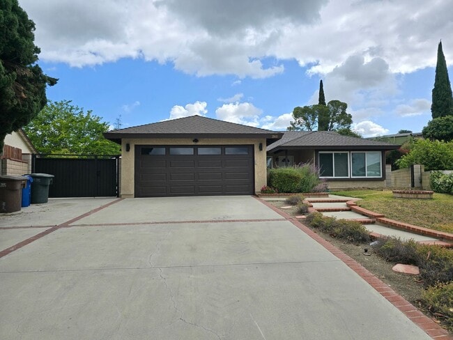 Building Photo - Lovely 3 Bedroom Home in Walnut