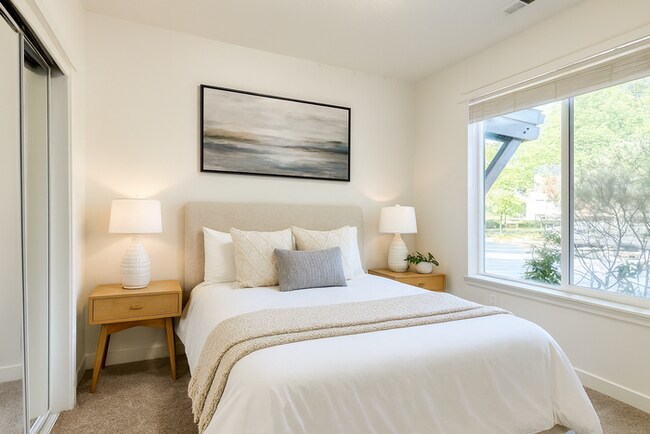 Building Photo - Summerlane Townhome - 2 Bed 1 Bath - 50% Off 1st Months Rent!!! - HOA Paid!!!