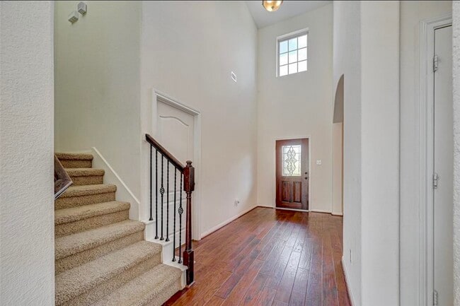 Building Photo - 11 Sagamore Ridge Pl