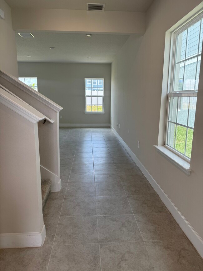 Building Photo - 14051 Crimson Ave