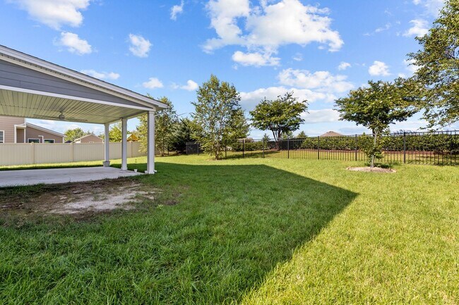 Building Photo - Exquisite 4-bedroom, 2.5-bath home located in the charming city of Chesapeake