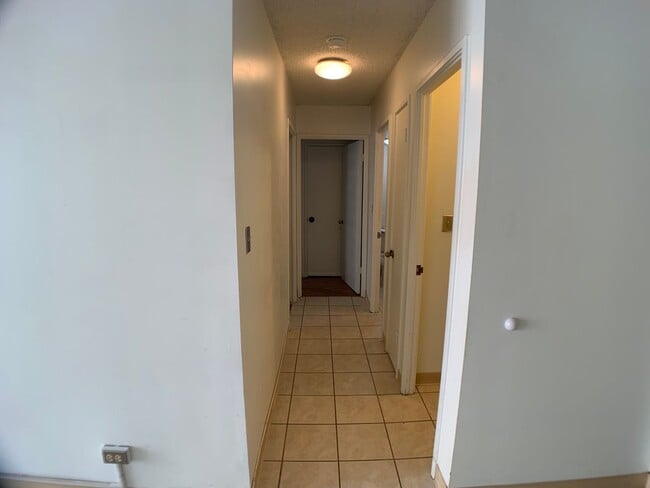 Building Photo - $2600, 2BR/2BA Salt Lake (Honolulu) -with A/C, 1 assigned parking