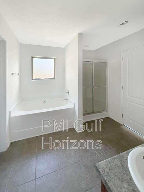 Building Photo - 8657 El Paseo St