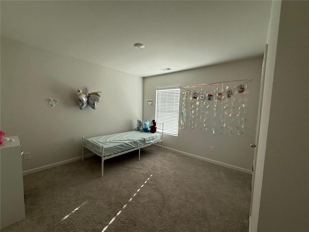 Building Photo - 325 Thompson Dr