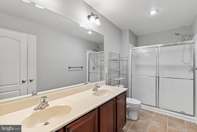 Building Photo - 1900 Lennox Dr