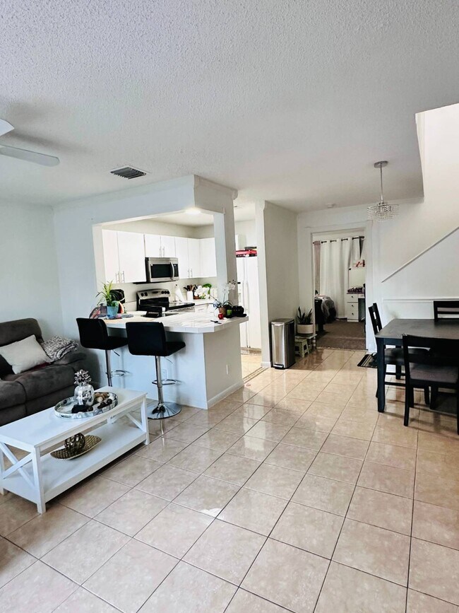 Building Photo - 130 Cypress Way W