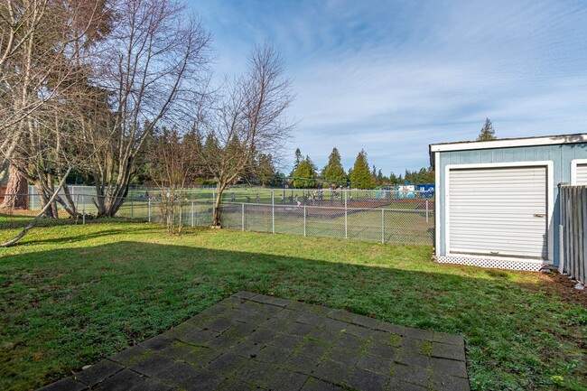 Building Photo - 850 SW 6th Ave