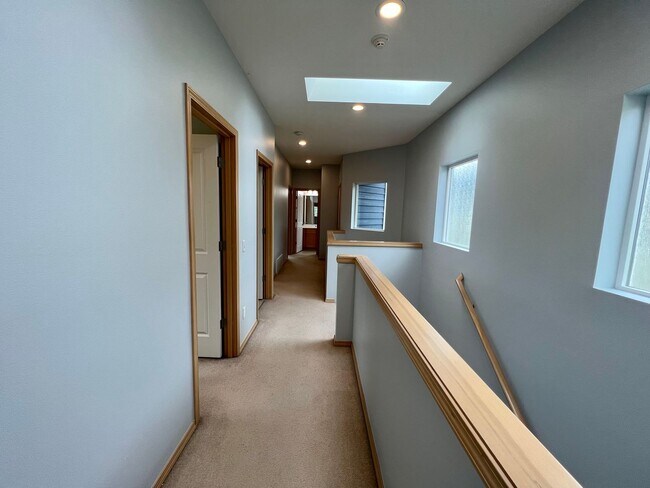 Building Photo - Greenwood Home
