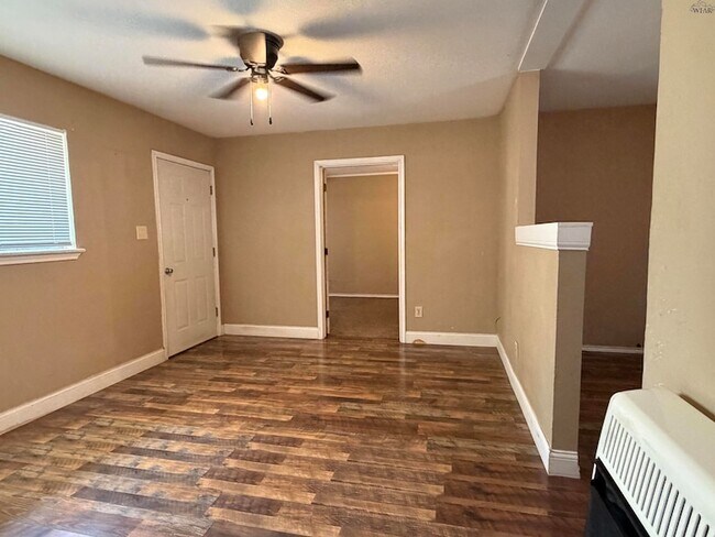 Building Photo - 115 E Garden Dr