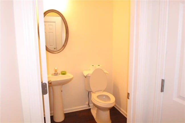 Building Photo - 2729 Heathrow Dr