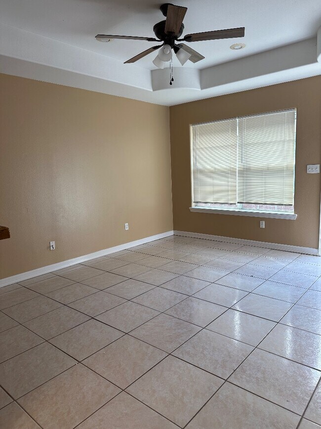 Building Photo - 2300 N Erica St