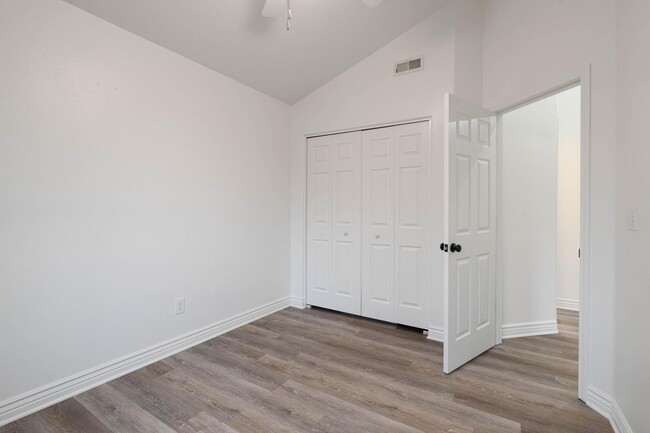 Building Photo - Spacious 3-bdr/2-bath Beaverton townhome—C...