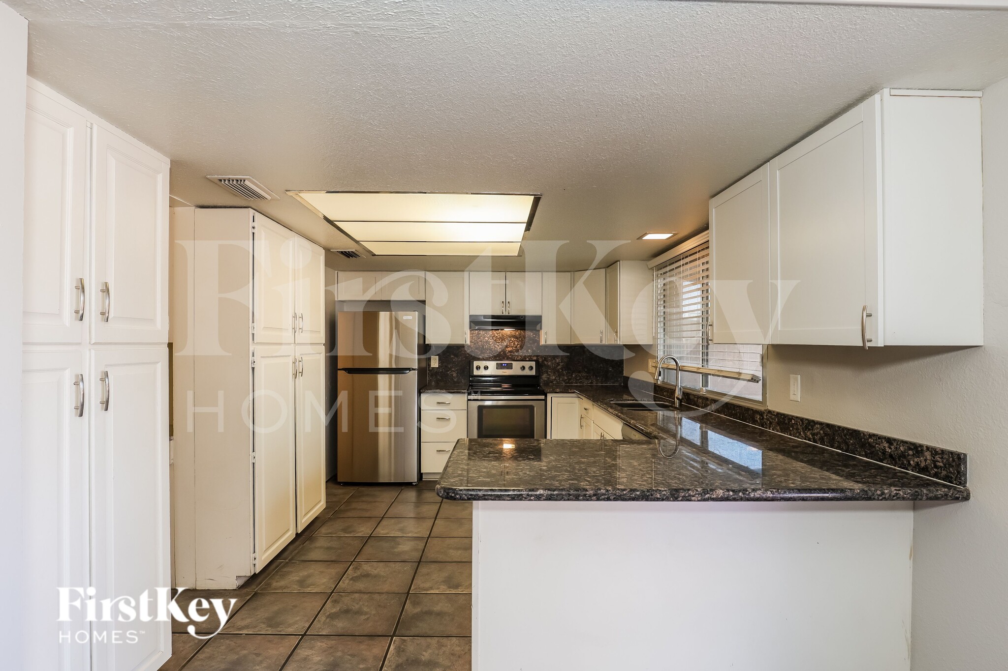 Building Photo - 4924 S Hazelton Ln