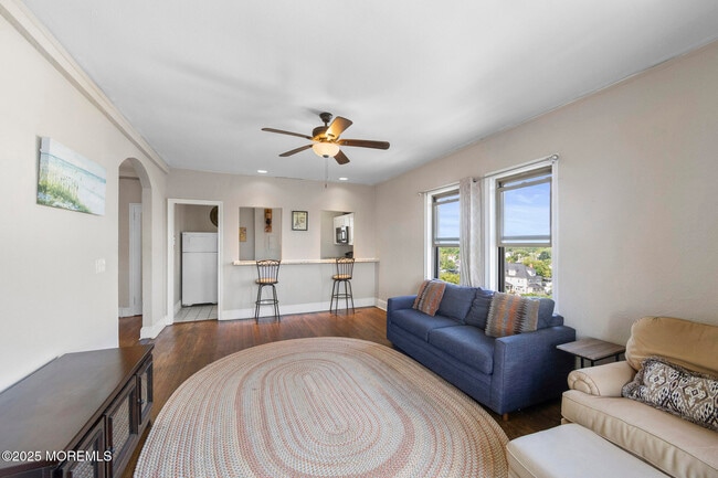 Building Photo - 400 Deal Lake Dr