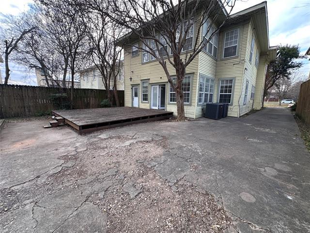 Building Photo - 5614 Columbia Ave