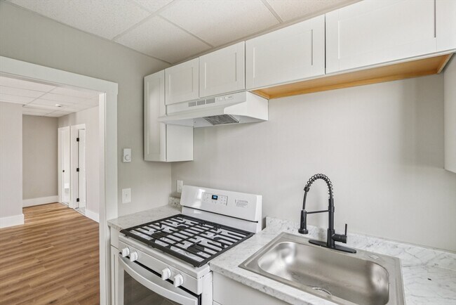 Building Photo - 354 Jencks St