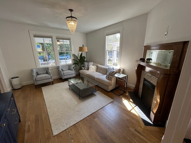 Building Photo - Incredible 3BD, 2.5BA House in Boylan Heig...