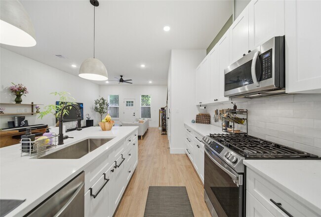 Building Photo - 5218 San Juan St