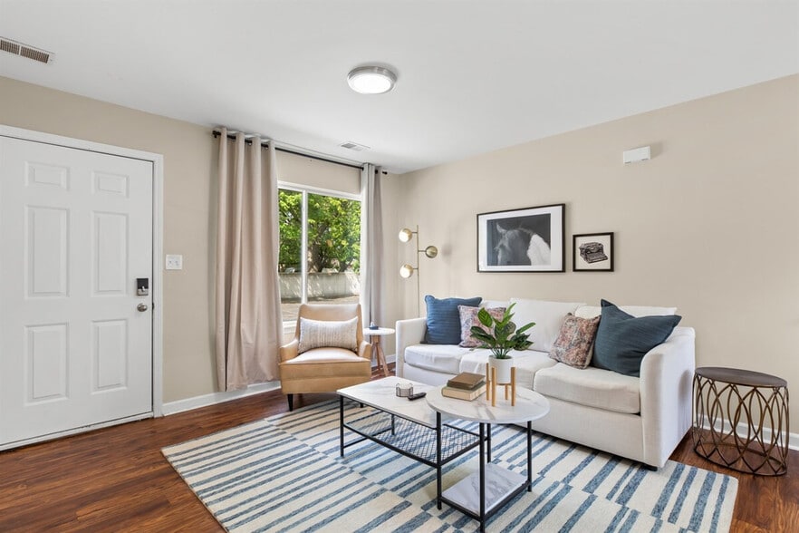 Building Photo - 18447 Sharon Ln