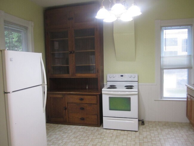 Building Photo - 4 Bedroom house; Close to downtown Mankato!