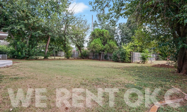 Building Photo - 132 W Jarman Dr