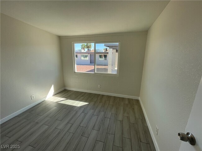 Building Photo - 2107 Statz St