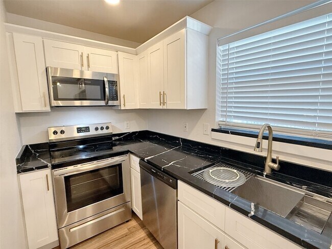 Building Photo - 4811 Live Oak St