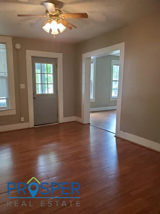 Building Photo - 5 Bedroom House with a Nice Big Yard - Ava...