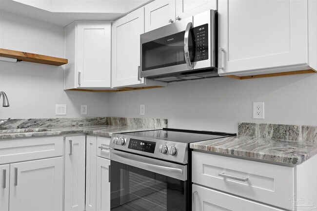 Building Photo - 2106 Schwab Ct