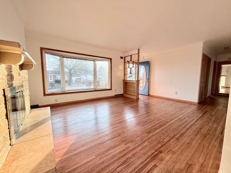 Living Room - 402 Beverly Hills St