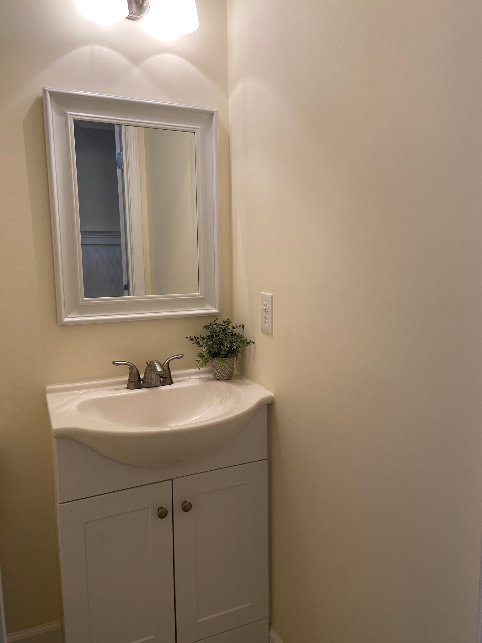 Building Photo - 7403 N Ocean Blvd