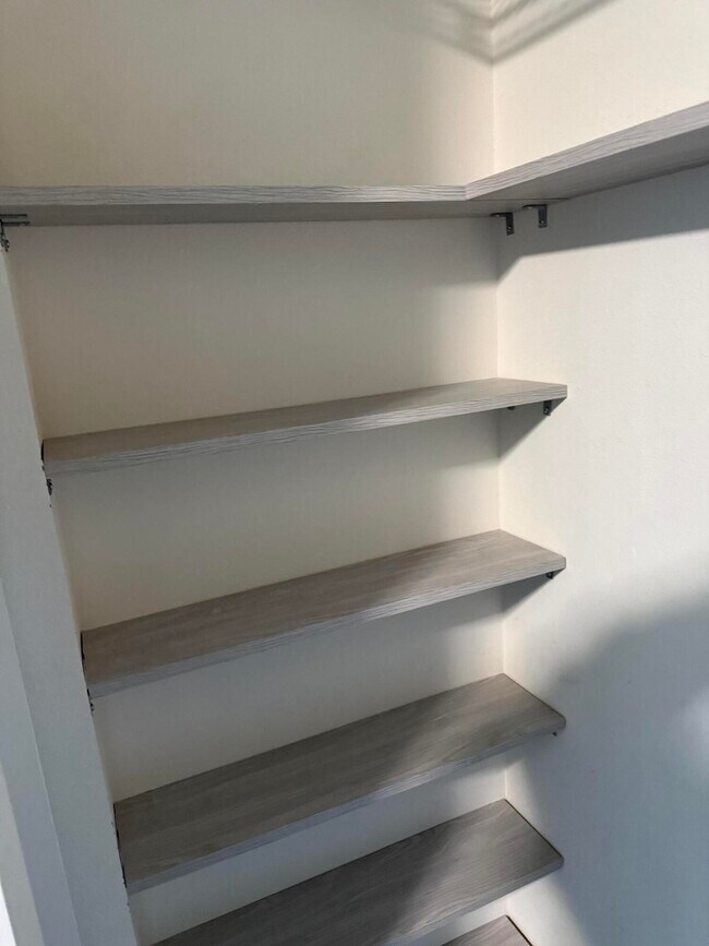 Building Photo - 233 Croft Cir